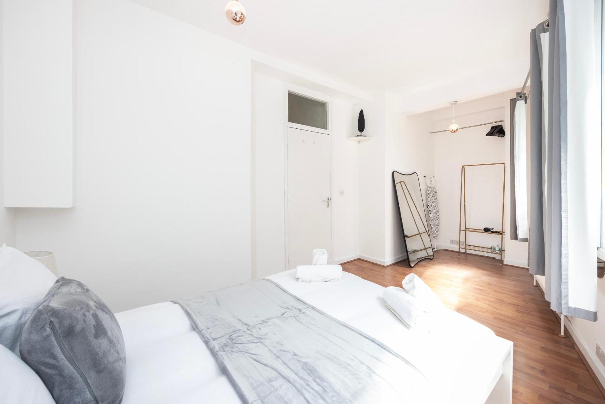 Spacious 1 Bedroom Near London Bridge - 5 Min Walk Exterior photo